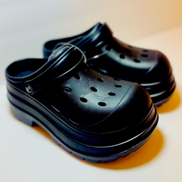 Shoes - Trendy Black Platform Clogs Size US 8.5-9.5 | EU 40-41 | NWT